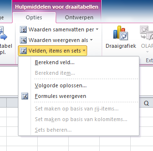 Kies onder Hulpmiddelen voor draaitabellen voor Opties en dan Velden, items en vervolgens Berekend veld